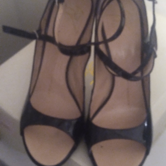 Heels - Picture 4 of 10
